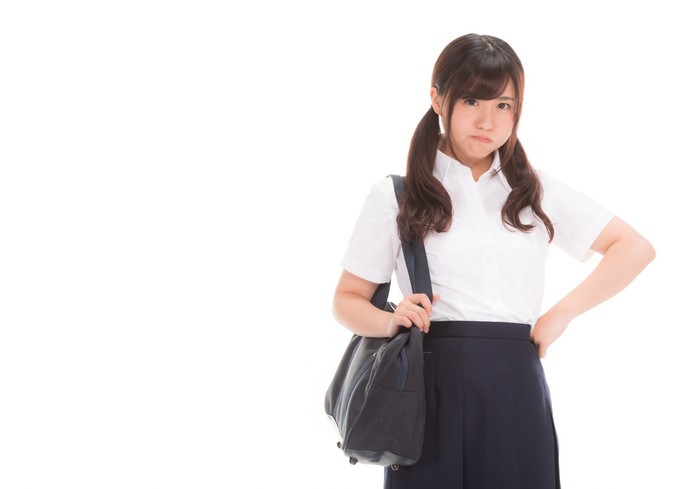【男女別】拗ねる心理・すぐ拗ねる人の特徴と対処法