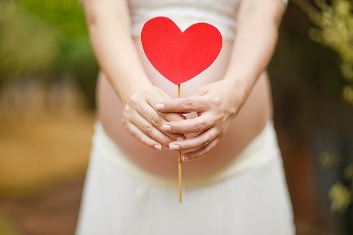 妊娠が秘めるスピリチュアルメッセージとは？性別や双子のもつ意味も紹介！