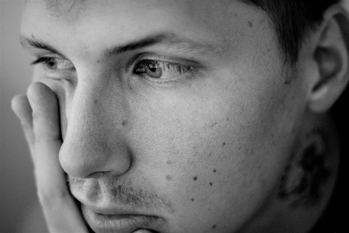 つれない人の心理とは？好きになってしまう原因についても紹介