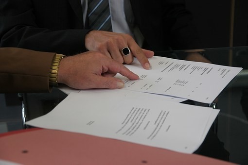 緊張しい、緊張しやすい人の特徴や性格・原因｜改善方法・長所と短所