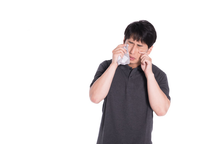 【男女別】涙もろい人の特徴と性格・改善方法