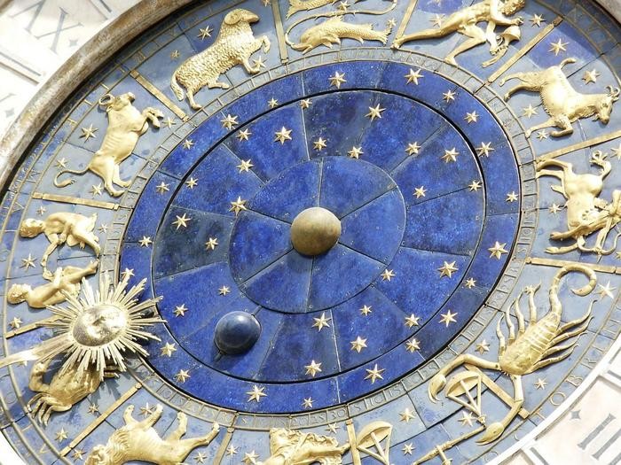 西洋占星術は本当に当たるのか？占いの仕組みとおすすめの占い師を紹介
