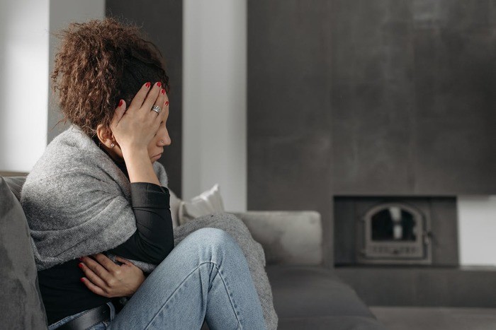 ツインレイに起因する腹痛が起こる理由とは？タイミング・対処の方法も解説