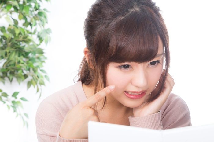 右頬にできるニキビのスピリチュアルな意味とは？左頬や他の部位も解説
