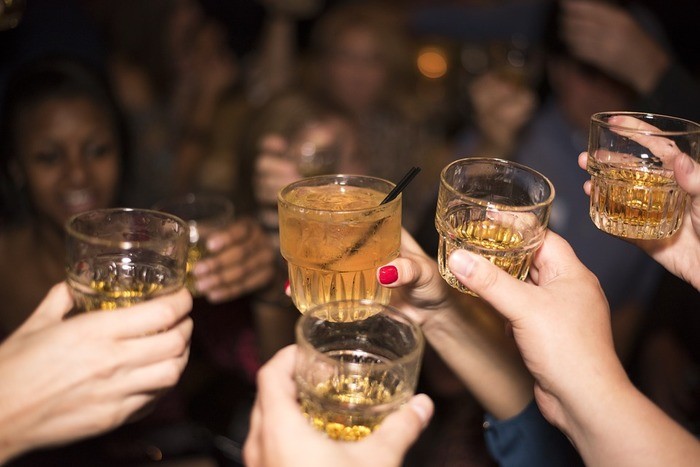 お酒が弱い人の特徴と対処法・お酒が弱い人にカクテル