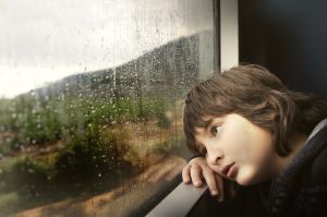 孤独感を感じる人の特徴と原因11個｜心理学/解消法など