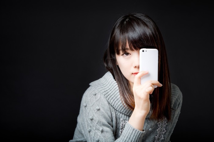 目線別の心理（下目線/上を向く/話す時・会話中など）｜恋愛における目線の心理