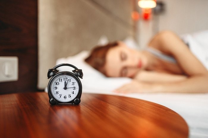 ツインレイが夜中に目が覚める意味とは？判断する方法・対処法も解説