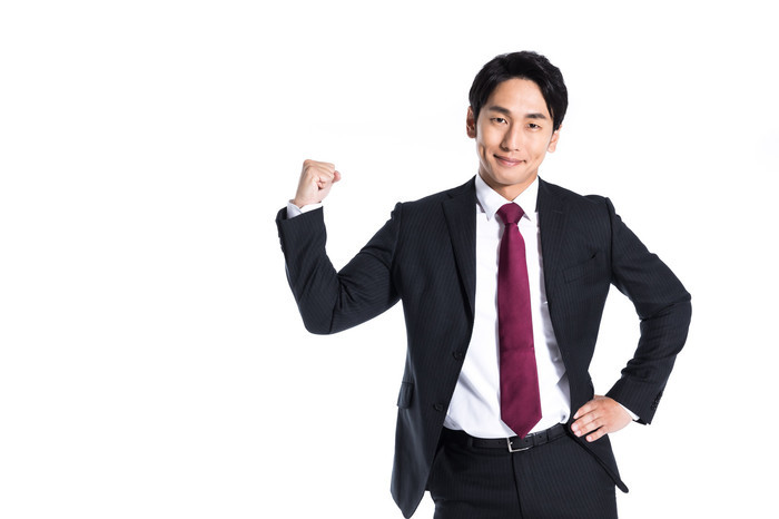 目が泳ぐ人の心理｜目が泳ぐ状態・癖を直すコツと方法