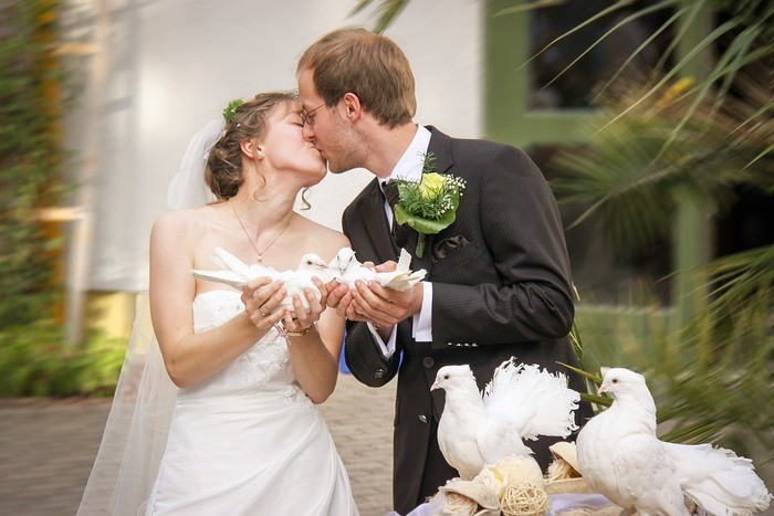幼馴染と結婚した人の馴れ初めと結婚する確率・離婚率・スピーチ